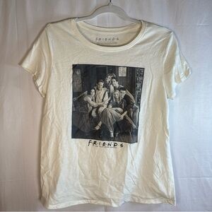 FRIENDS Cream Short Sleeve Tee Size Small Preowned